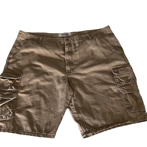 Wrangler authentics Mens size 42 Light Brown Cargo Shorts Gorpcore Outdoor - Picture 1 of 12